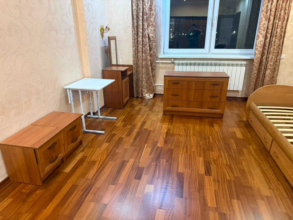 Продам спальный гарнитур и 2 кровати