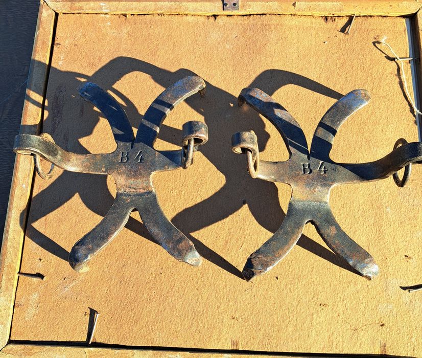 Colțari/ pinteni alpinist.