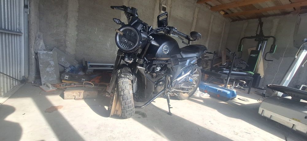 De vânzare – Motocicletă Zontes G125 (Daytona) - nouă,accident frontal