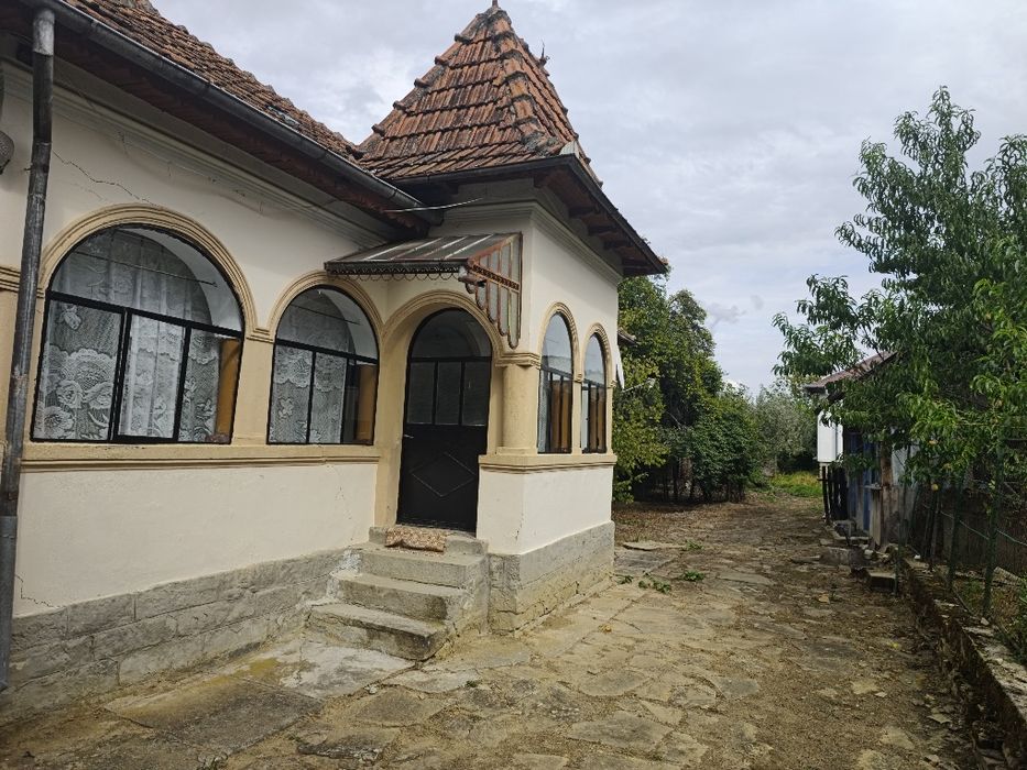 Casă de vânzare cu teren – Malu cu Flori, Dâmbovița | negociabil