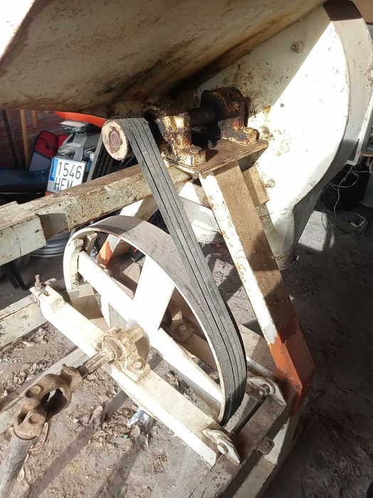 Moară cereale la cardan