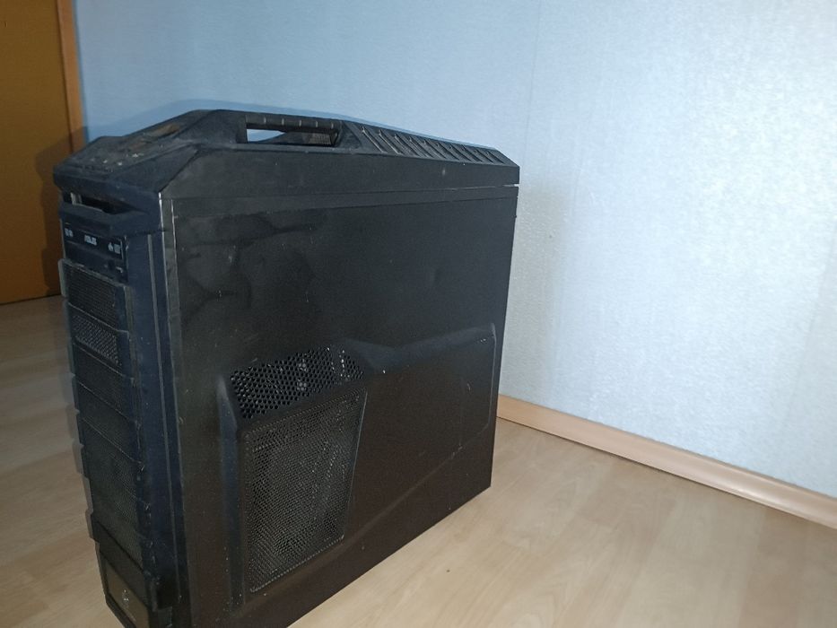 Продавам Cooler master Storm Trooper