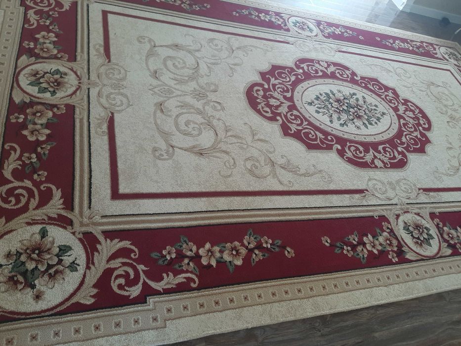 Ковер в хорошем состоянии