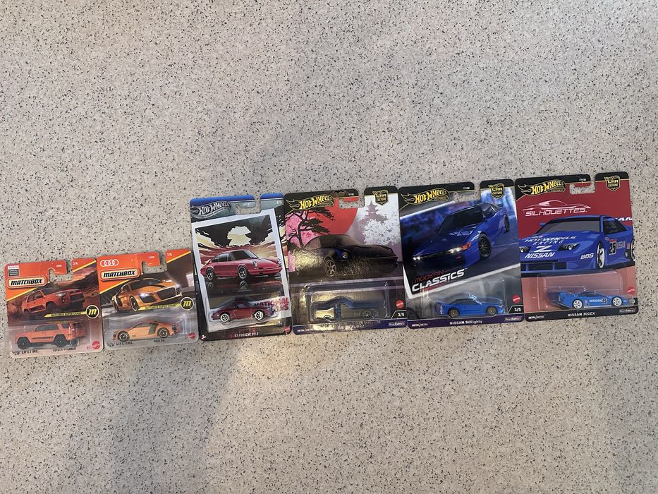 Продам модели hot wheels