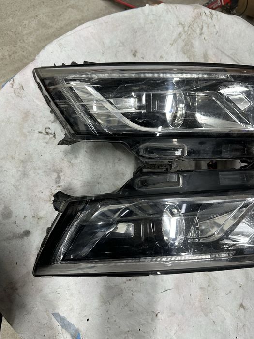 Faruri stânga dreapta renault talisman.cod:260108543.r.