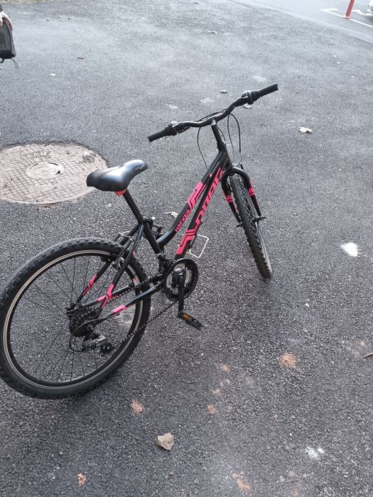 Продавам  2 бр колела