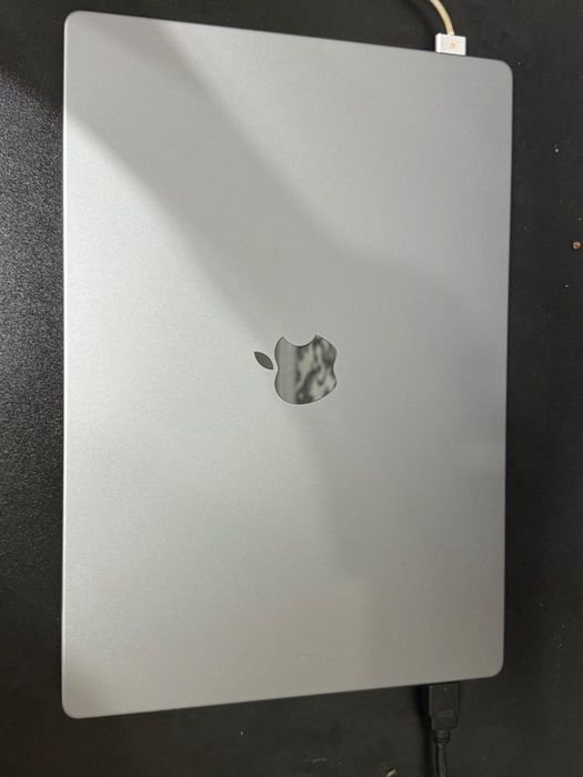Macbook M1 Pro 16 inch / 512gb