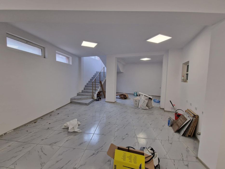 Дава се под наем Магазин в Шумен, Център - 110 кв.м за 408 € - Снимка #1