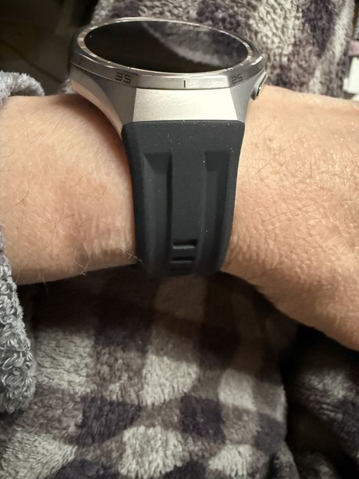 HUAWEI WATCH GT 6 Pro Brown Woven+ curea black fluoroelastomer.