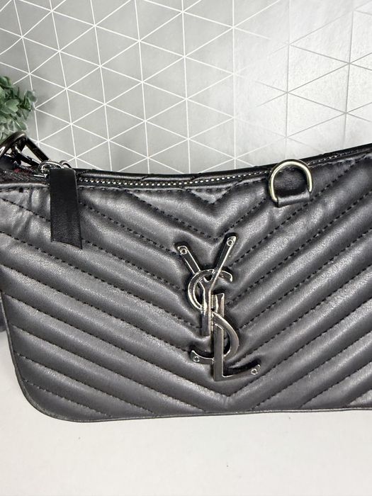 Poseta Yves Saint Laurent