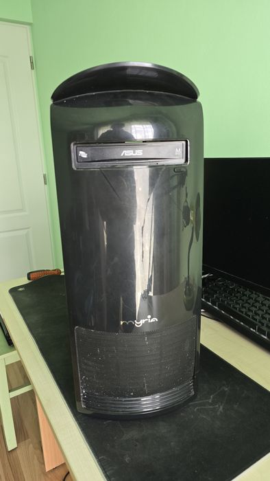 Vând Carcasă Pc Gaming Folosit