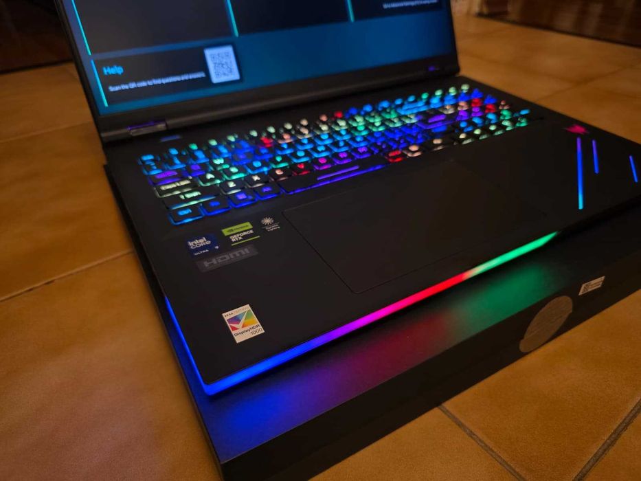 Laptop ACER Predator Helios 18 AI, nou, ca sigilat - Intel Ultra 9, 64 GB RAM DDR5, 2 TB SSD Gen5, RTX 5090 24GB, MiniLED 4K, Garantie 3 ani eMAG