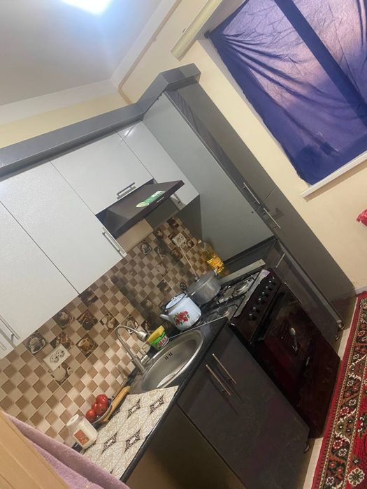 Jomboy tumani Uzunovul mahallasi 1 uy 4 qavatda 2 xonali uy sotiladi
