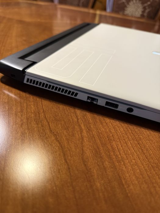 Laptop Alienware M15 R2 I9 8GB VRAM 1TB SSD OLED