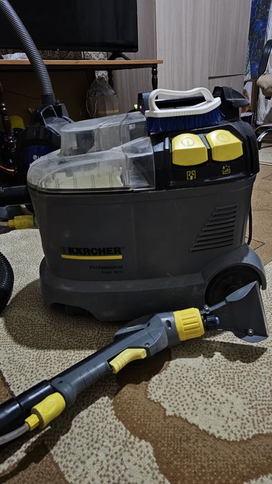 Karcher Puzzi 8/1 продам моющий пылесос