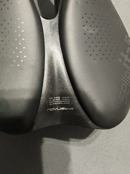 Sa scaun bicicleta Selle Italia Novus Boost Evo Superflow carbon  145 mm