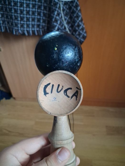 Vând kendama semnată de xremus si ciuca