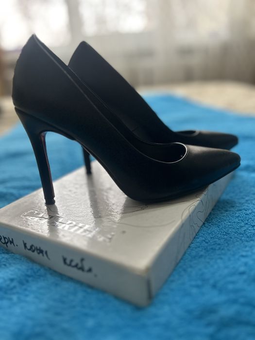 Продам туфли на высоком каблуке
