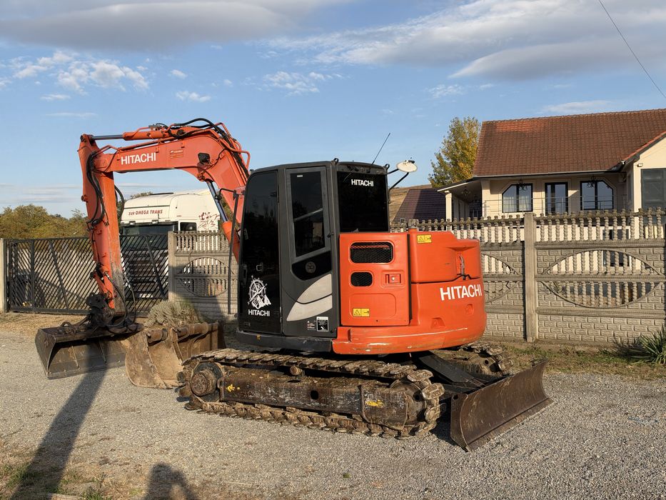 Excavator Hitachi Zaxis 85 CLIMĂ