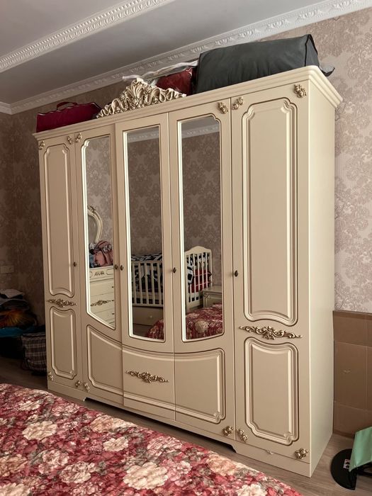 Спальный гарнитур