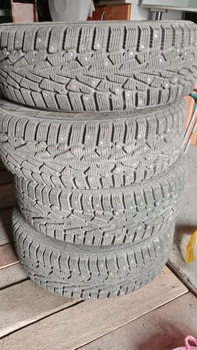 Продам  шины 15d.