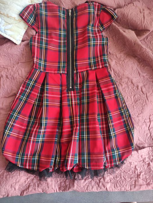 Червена рокля за момиче на 10 години