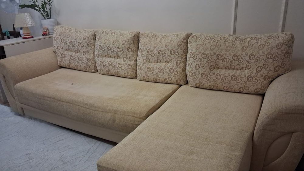 Продам диван в заль