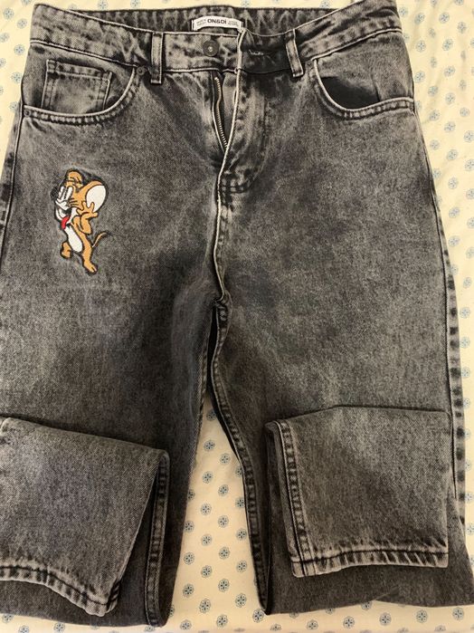 Продавам чисто нови дамски дънки с Том и Джери
