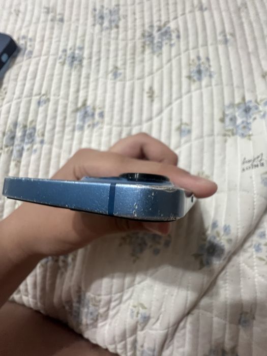 Продам айфон 13