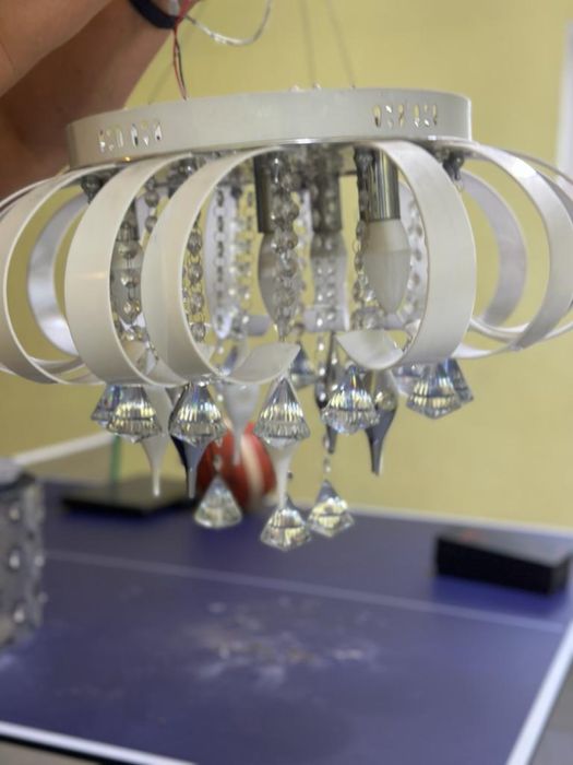 Продам люстру в хорошем состоянии.