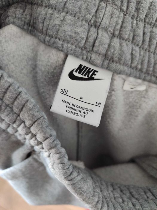 Pantaloni NIKE,gri,stare f buna, S copii