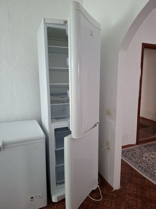 Холодильник indesit