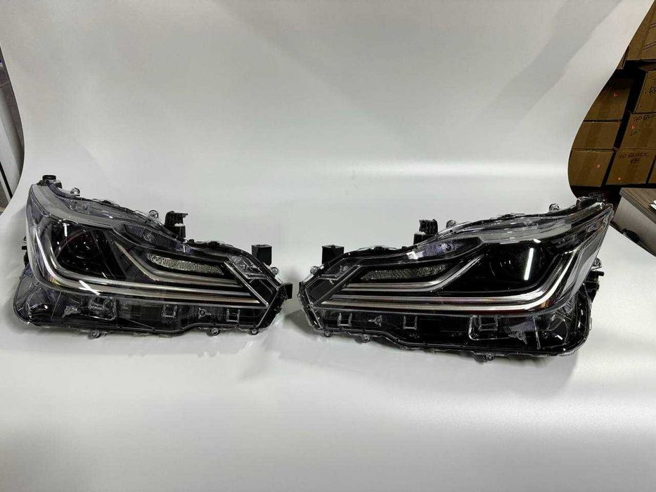 Передние фары Toyota Corolla