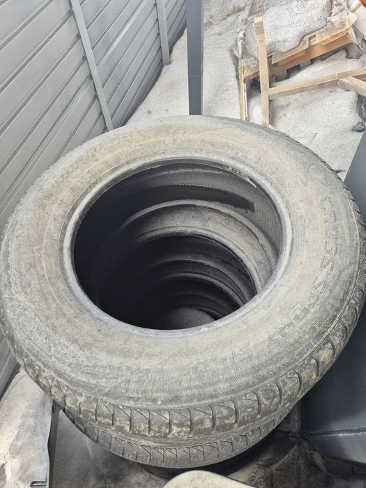 Продам резину на крузак