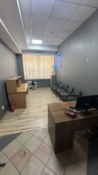 Офисная мебель столы стулья