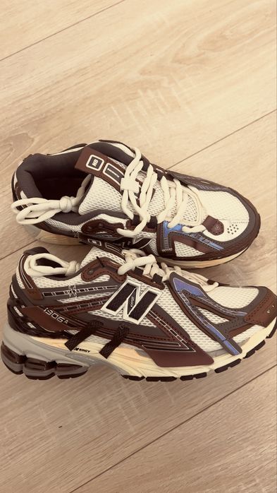 ASICS, New Balance, ALO.