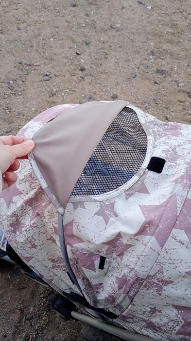 Коляска очень прочная.