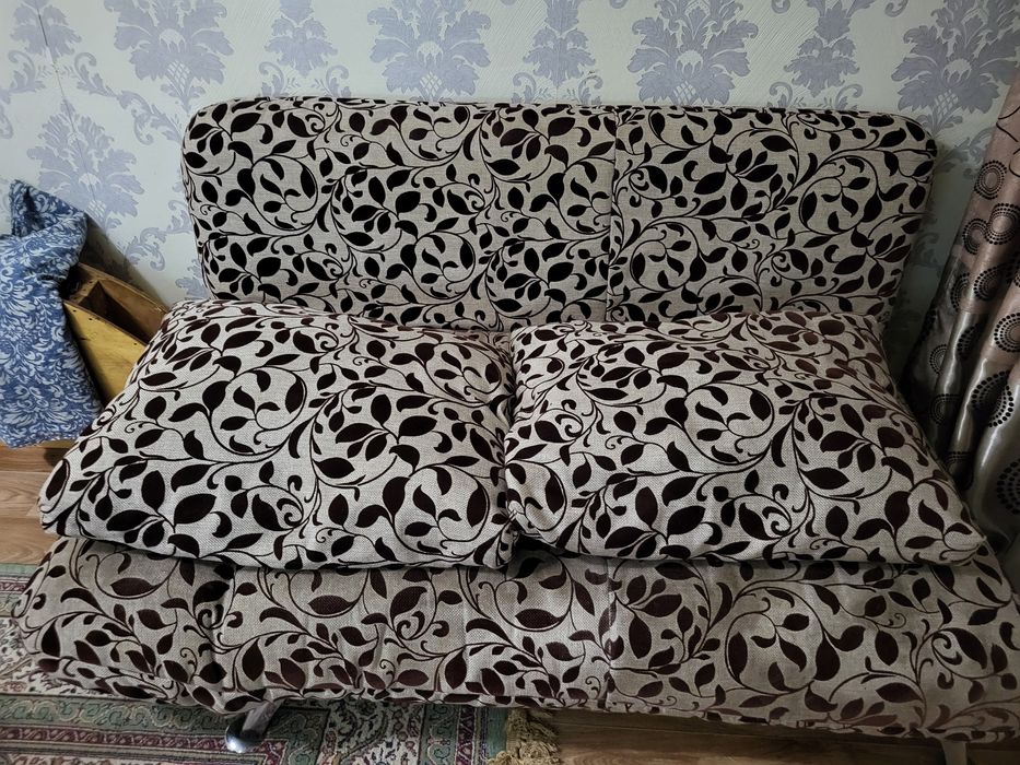 Кровать и мини диван