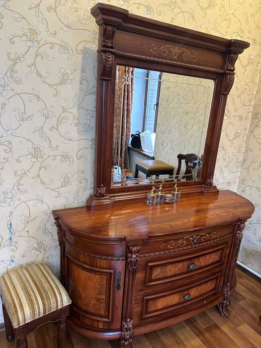 Продам спальные гарнитуры