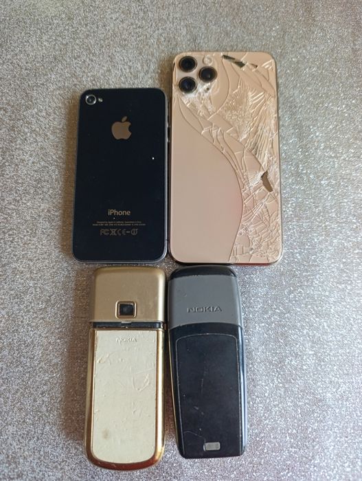 Телефони за части