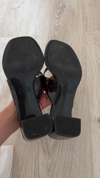 Сандали на каблуке