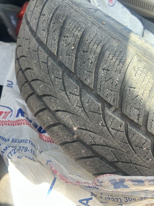Продам шины зимниые TRIANGLE 215/65R16
