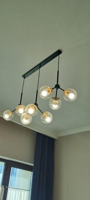 Большая стильная люстра.