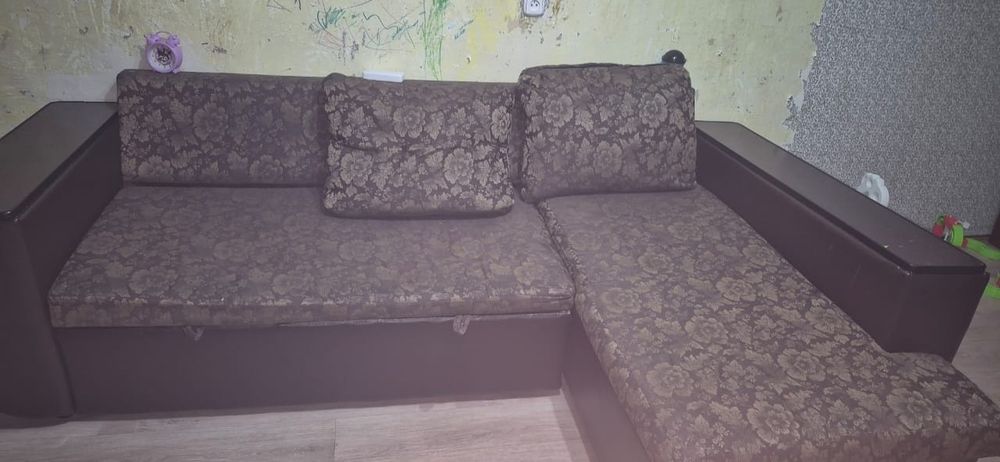 Отдаю бесплатно  диван