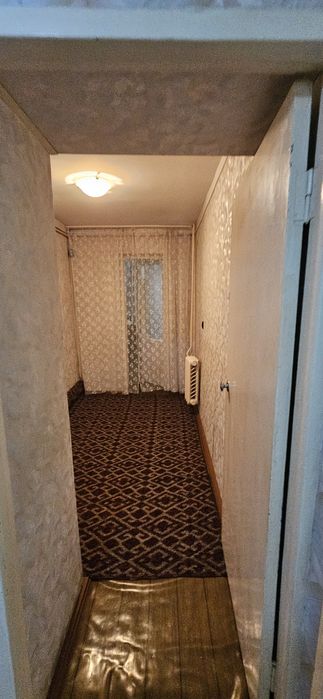 Дом сотилади 2 этажка 1 чи этаж 3 хона