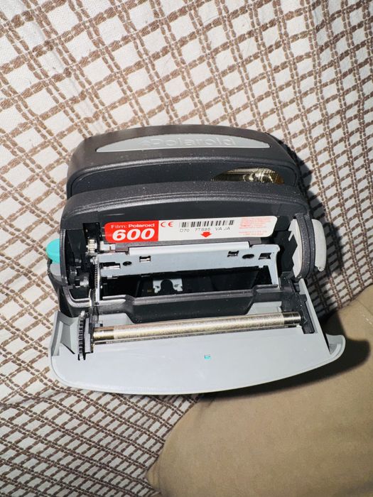 Polaroid фотокамера 600 instant camera