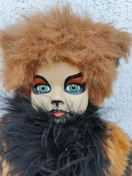 Vând păpușile din imagine