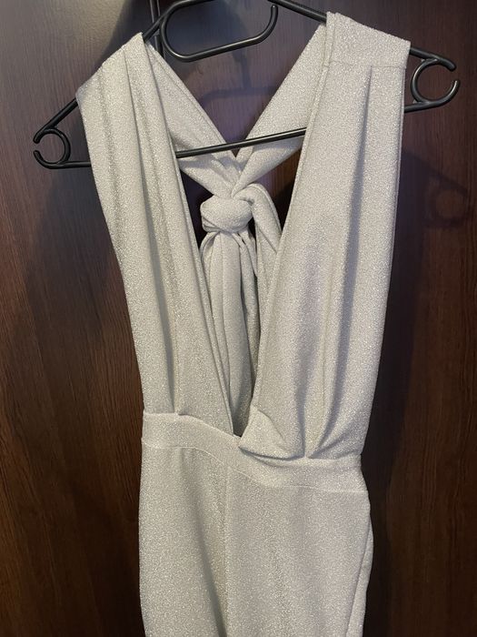 Salopeta cu spatele gol, cu fir argintiu