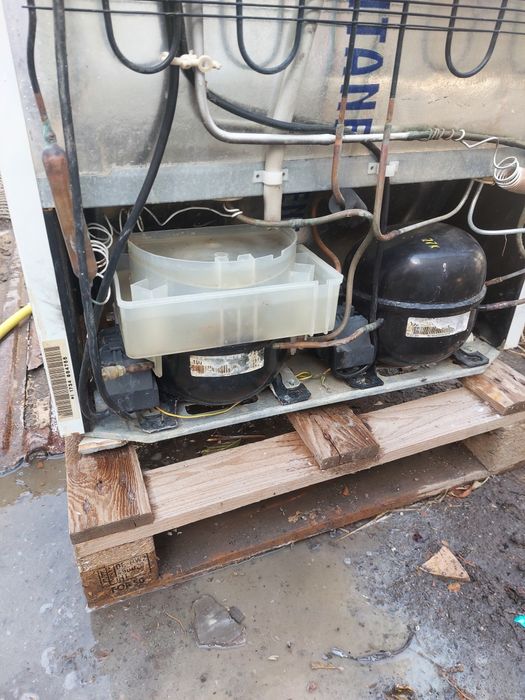 Продам холодильник