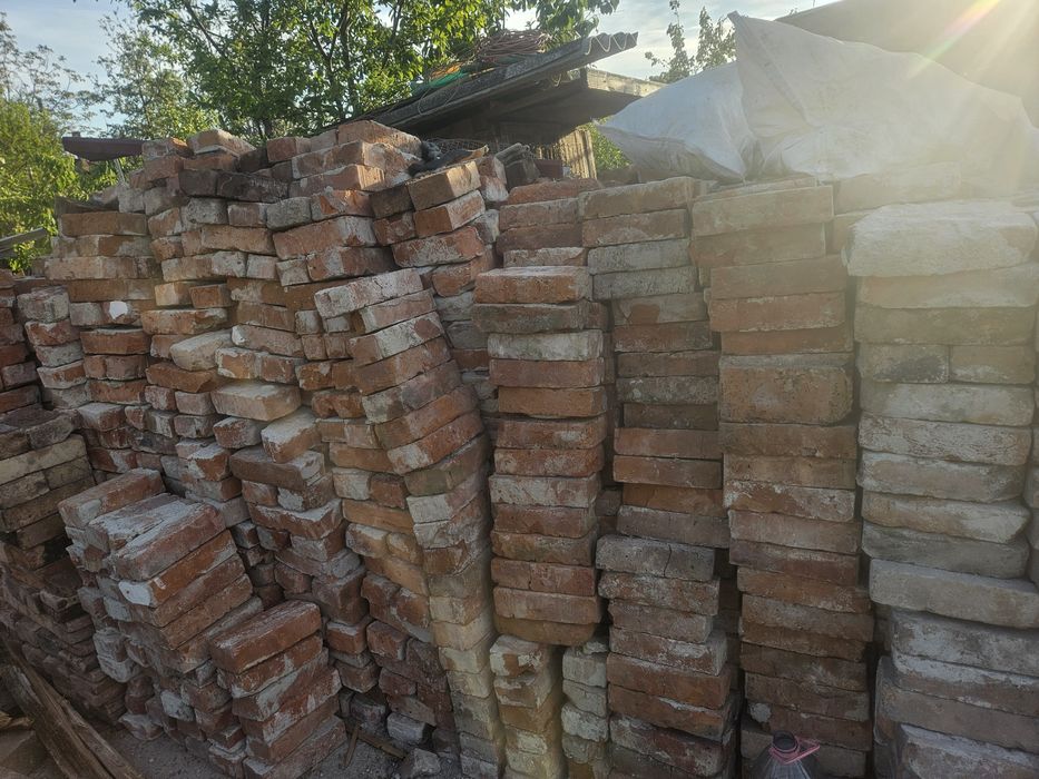 Vând cărămizi din demolări